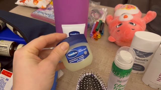 PACKING LIGHT WITH KIDS FOR A TRIP - HOW I PACKED 3 KIDS FOR EUROPE WITH ONLY CARRY-ONS смотреть онлайн