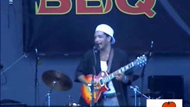 Duwayne Burnside plays Elmore James' "The Sky Is Crying" смотреть онлайн