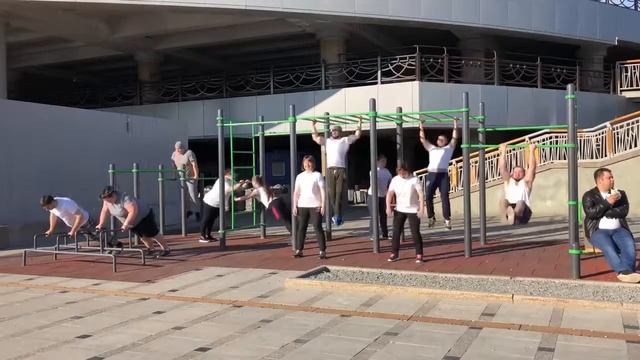 Пока город спит - Армейская зарядка - Тюмень смотреть онлайн