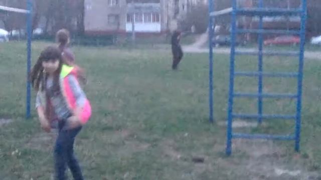 Малолетки избивают старшикласников смотреть онлайн
