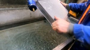 Ремонт интеркулера Toyota Land Cruiser 200. Ремонт микротрещин, пайка сот, промывка интеркулера.