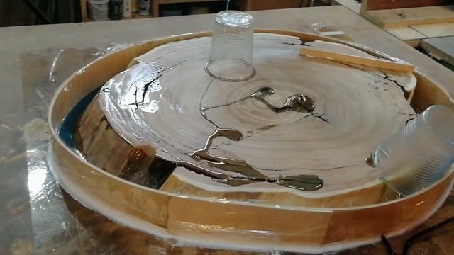 Журнальный стол из спила вяза и эпоксидной смолы. Часть 1 смотреть онлайн
