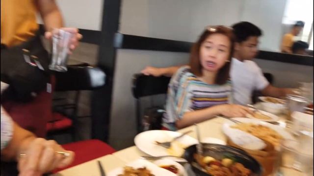 EATING EXPERIENCE IN HAP CHAN CALLE BISTRO, COMMONWEALTH QUEZON CITY смотреть онлайн