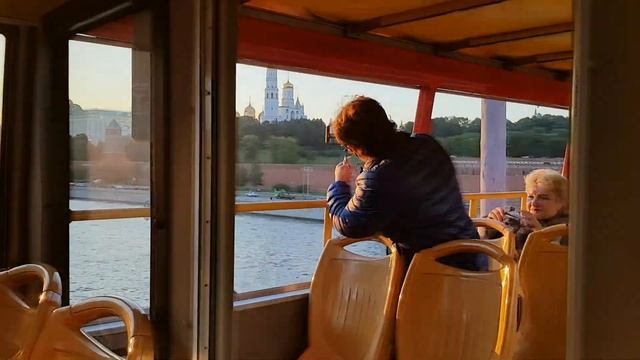 Путешественники inCruises на экскурсии в городе Москва 2017.09.23 смотреть онлайн