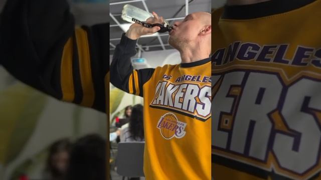 Как думаете, что я пью? Пишите догадки в комментариях #дизайнинтерьера #румтур #декор смотреть онлайн