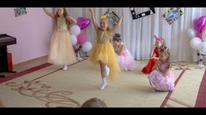 Танцевальный номер на выпускном в Детском Саду