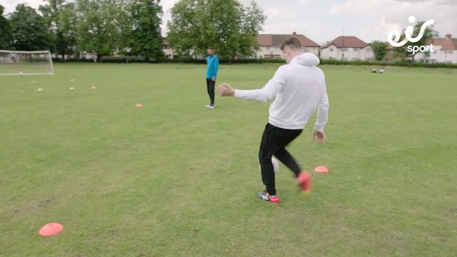Riyad Mahrez vs Conor McManus - Crossbar Challenge смотреть онлайн