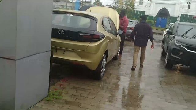 My uncle's new car.... - Tata Altroz - Yatra With Ak смотреть онлайн