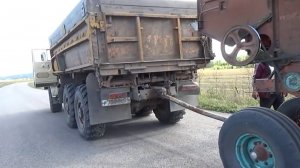 Уборочная на старых комбайнах Енисей. Притащил комбайн на Урале.Заклинил двигатель.Видео из архива.