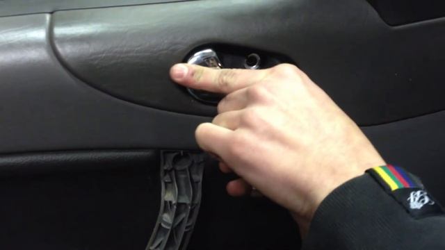 Trick for Refitting Interior Door Handle Saab 9-3 9-5 probably Vauxhalls too смотреть онлайн