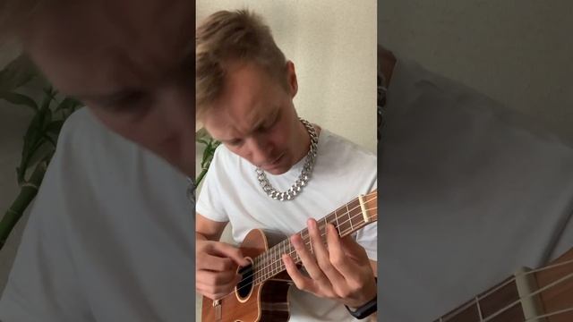 ukulele. Måneskin- I wanna be your slave ukulele fingerstyle смотреть онлайн