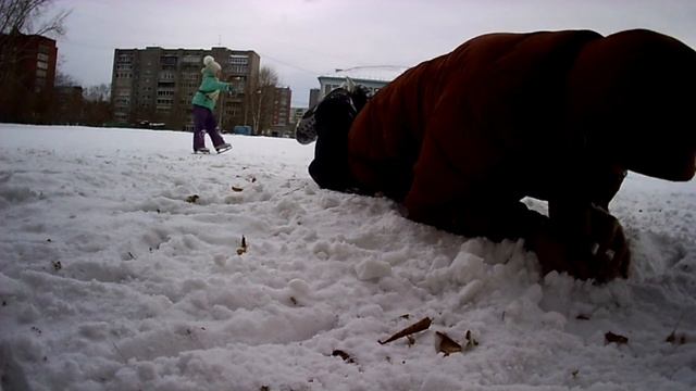 VLOG: Каток / Как кататься на коньках? / Как играть в хоккей? / смотреть онлайн