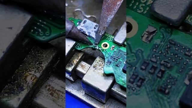 PCB Repair _ Mobile Repairing new video #youtubeshorts #uvlight смотреть онлайн