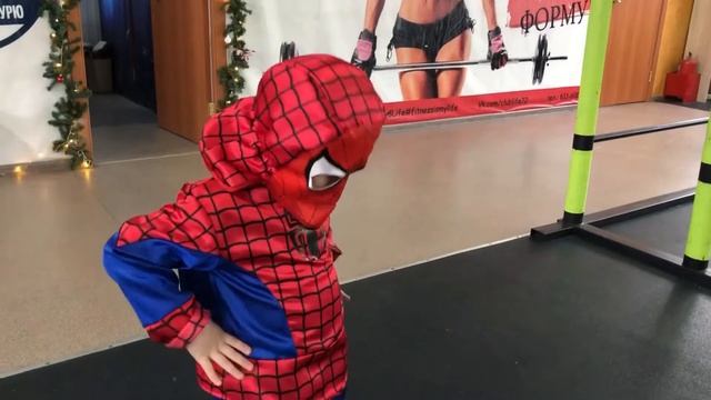 Плохой Санта VS Человек паук смотреть онлайн