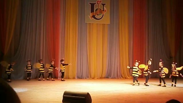 танец пчелки смотреть онлайн