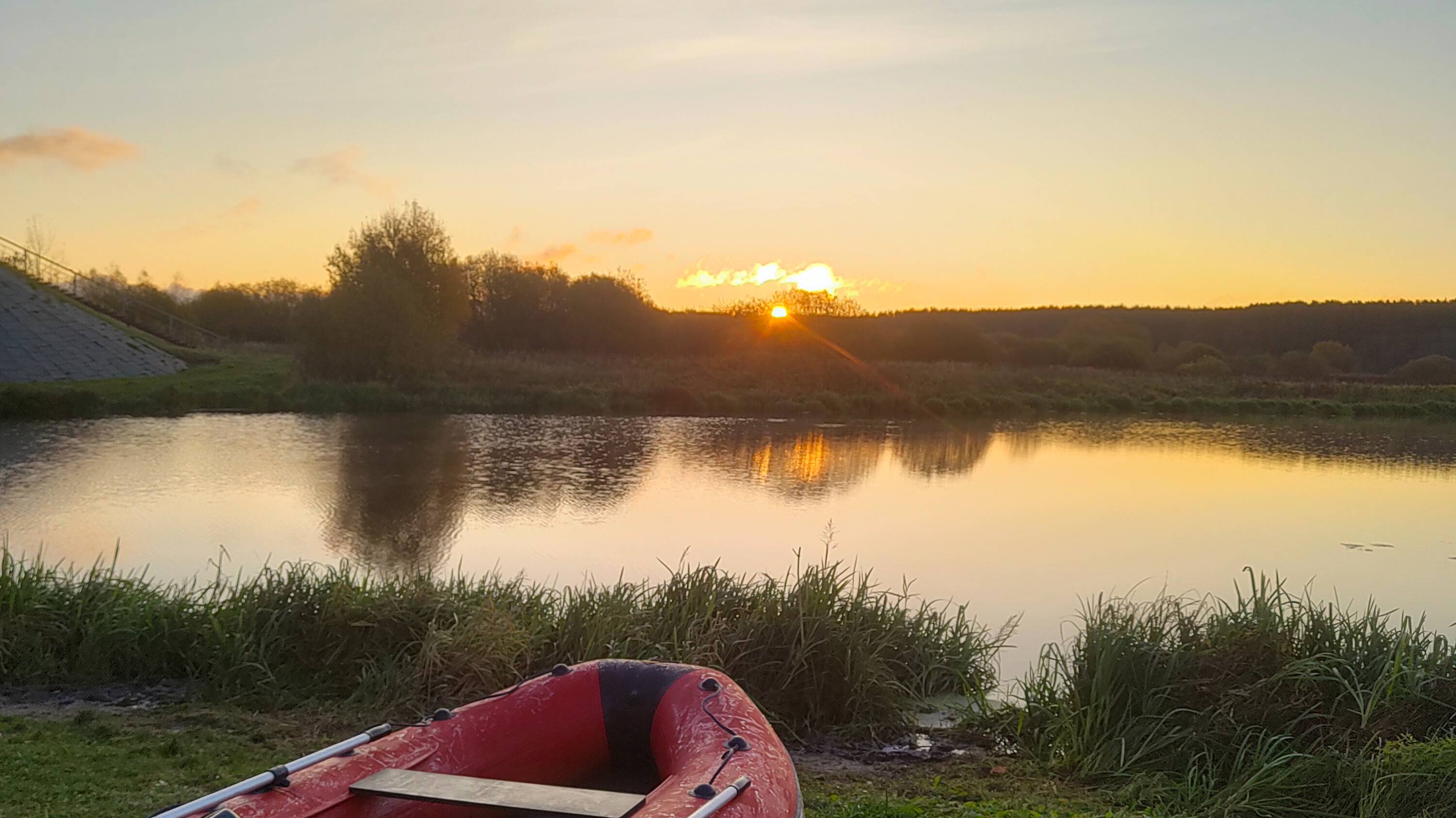 Рыбалка . Вечерний спиннинг на малой реке. На что ловить щуку осенью. смотреть онлайн