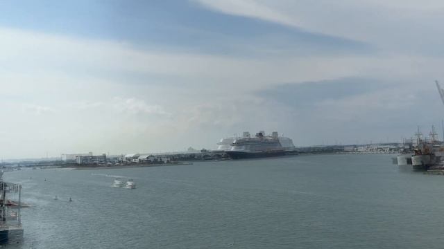 First Time Ever on Mega Cruise Ship! Allure of the Seas смотреть онлайн