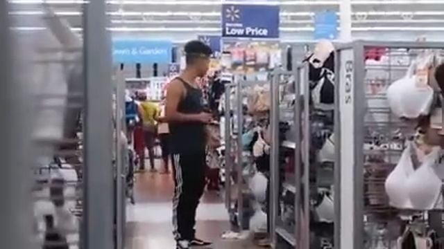 This Dude trying to get Girls working at Walmart in Reverse смотреть онлайн