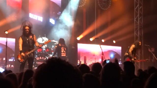 W.A.S.P. - Last Runaway LIVE (Turbinenhalle, Oberhausen) смотреть онлайн