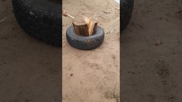 Колка дров быстро и без затрат. Самый лёгкий способ смотреть онлайн