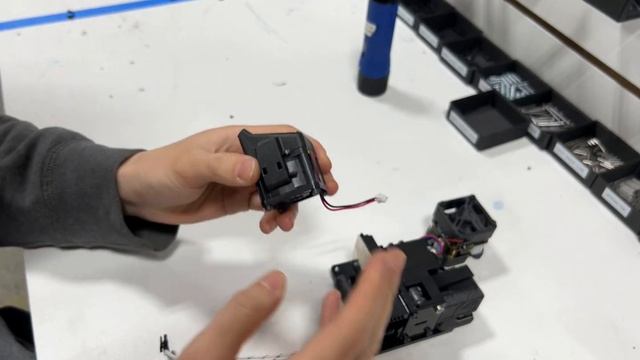 How to install a new hot end onto Pantheon’s HS3 print head. смотреть онлайн