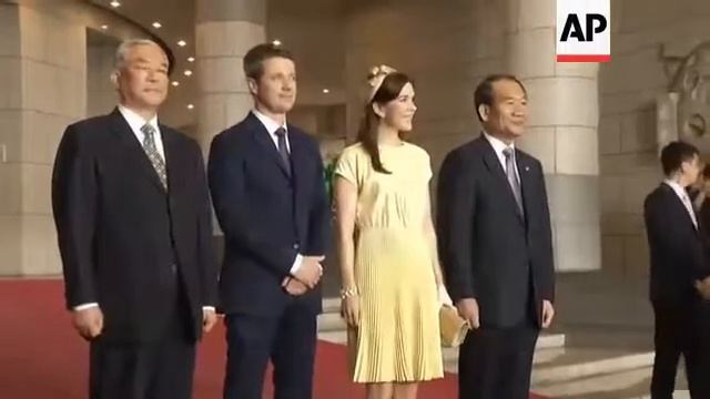 Crown Prince Frederik & Princess Mary of Denmark visit South Korea смотреть онлайн