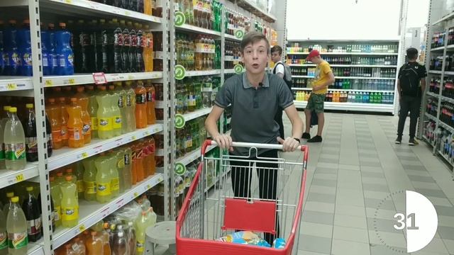 ШКОЛЬНИК ТРАТИТ 1000 РУБЛЕЙ ЗА МИНУТУ!!! смотреть онлайн