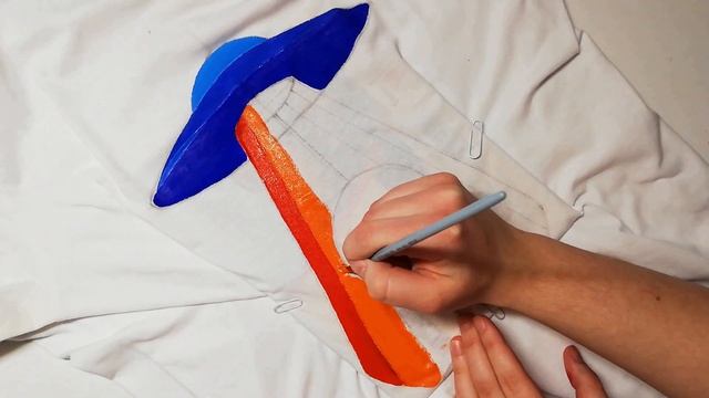 КАК СТАТЬ САМЫМ МОДНЫМ НА РАЙОНЕ? | РИСУЮ НА ОДЕЖДЕ смотреть онлайн