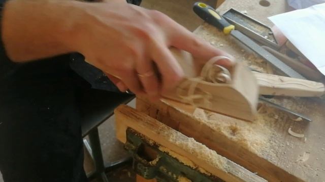 Учитель VS ученики. Из серии работы детей. Как сделать Glock 17 из дерева. смотреть онлайн