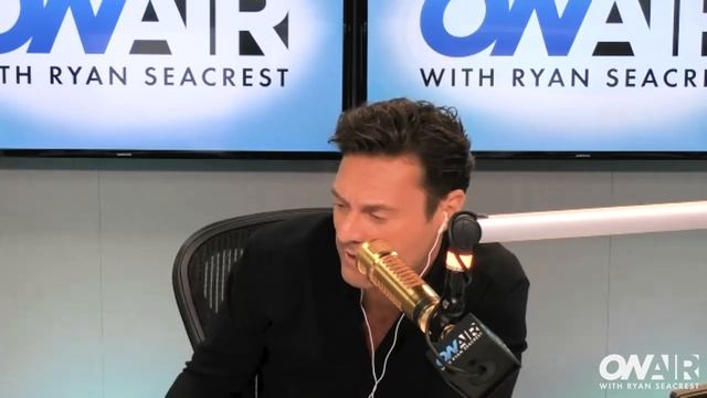 James Corden Hilariously Roasts Seacrest Over His Gold Microphone | On Air With Ryan Seacrest смотреть онлайн