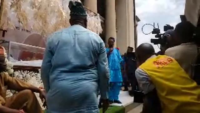 Live @ Mapo Ibadan entrance of Ladoja & Olubadan in Council pay last Respect to Olubadan смотреть онлайн