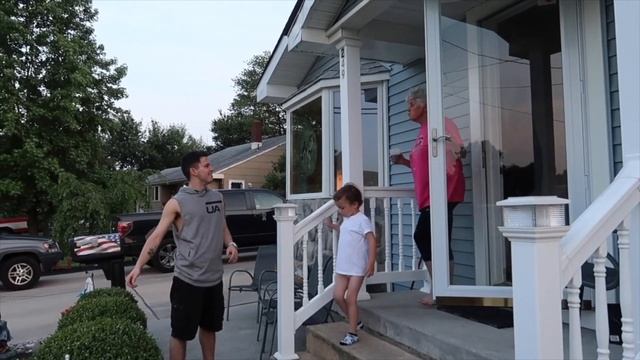 Saran Wrapping my Aunt’s ENTIRE Car! 😂 *PRANK* смотреть онлайн