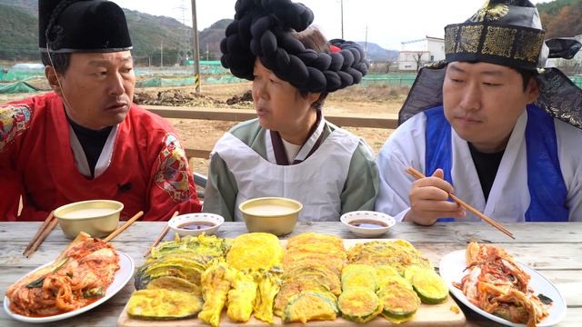 타임슬립먹방8가지[[모듬전(Assorted jeon, korean pancake)]]요리&먹방-Heungsam's family time slip&Mukbang eating sho смотреть онлайн