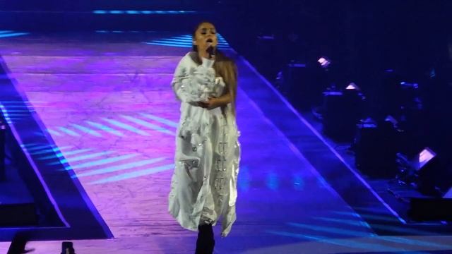 ONE LAST TIME (Ariana Grande | 2017 Momentum Live MNL) смотреть онлайн