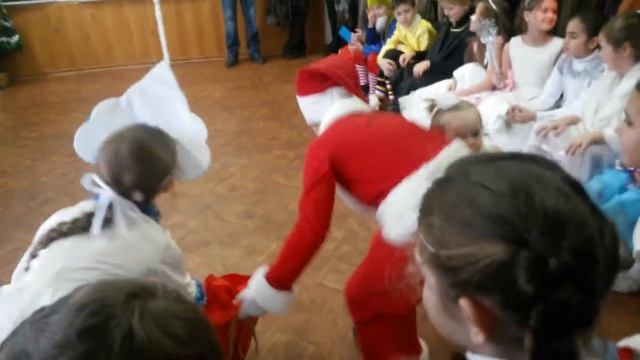 Новый год 2014 3-ф Донецкая гимназия #92 часть 2