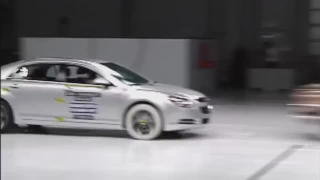 КРАШ-ТЕСТ НОВОГО АВТОМОБИЛЯ И СТАРОГО АВТОМОБИЛЯ смотреть онлайн