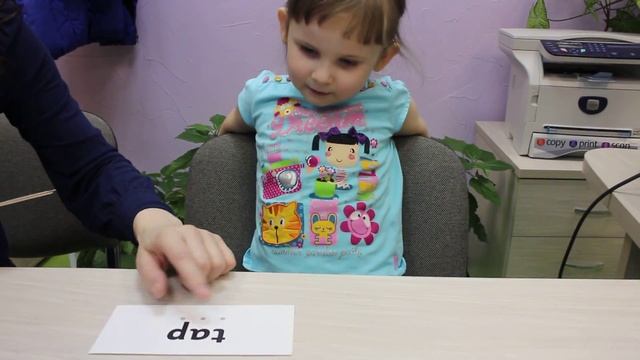 Чтение на английском по методике Jolly Phonics - Ульяна, 4 года смотреть онлайн