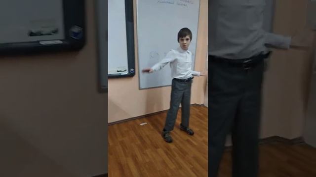 Агро школьник танцует на камеру смотреть онлайн