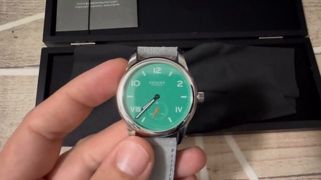 Wow 🤩 what a Summer 2023 watch! The Nomos Club Campus 38mm electric green ! Nice elegant and sporty смотреть онлайн
