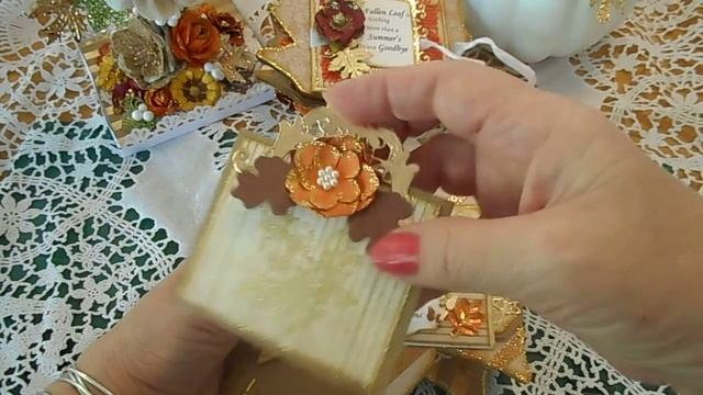 Michael's Vintage Glam Fall Leaf Mini Albums & Dollar Store Pumpkins смотреть онлайн