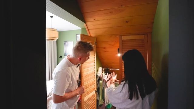 Каркасный дом с панорамными окнами в сосновом лесу | Румтур 100м² смотреть онлайн