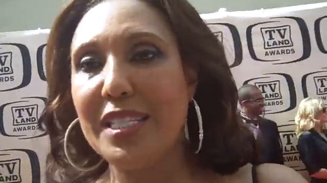 Telma Hopkins talks Bosom Buddies at the TV Land Awards смотреть онлайн