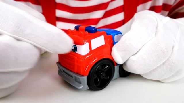 Видео про Машинки Мегаблокс Mega Bloks для малышей! Клоун Гоша собирает машины из конструктора! смотреть онлайн