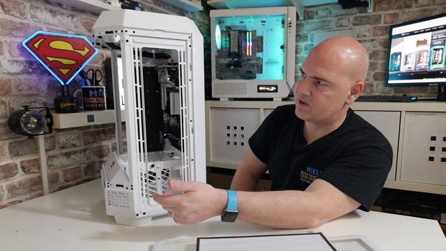 Thermaltake Tower 300 MATX Madness In A Hexagonal Vertical Or Horizontal Style смотреть онлайн