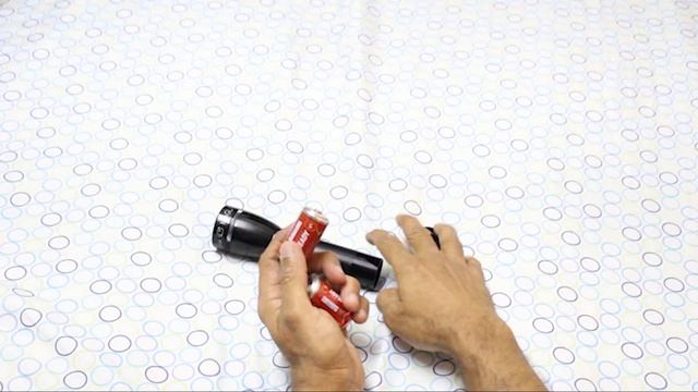 Maglite ML25LT 2C LED Flashlight unboxing and using AA cells смотреть онлайн