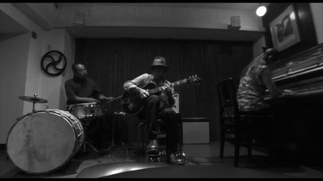 Yoko Arai:p, Riuichi Daijo:gt, Naoto Yamagishi:per. trio смотреть онлайн