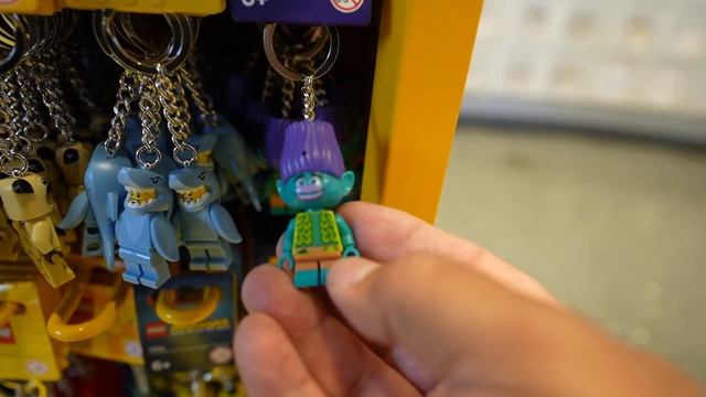 Lego Store Walkthrough At The Disneyland Resort | Lego Sets, Key Chains, And More! смотреть онлайн