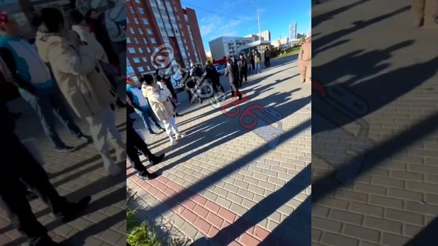 В Сургуте силовики устроила внезапную облаву на мигрантов возле медцентра смотреть онлайн