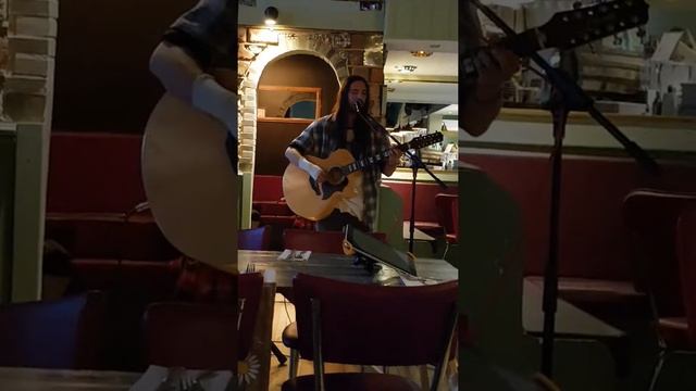 Macko cover of High and Dry at Calvin-Billington Glen open mic at the Cabin poole смотреть онлайн