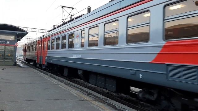 ЭД9МК-0124 со скорым пригородным поездом 7101/7103 Иркутск-Пассажирский - Зима смотреть онлайн